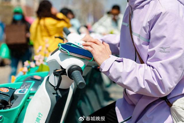 支架”再升级提升昆明用户骑游体验J9九游会滴滴青桔电单车“手机(图2)