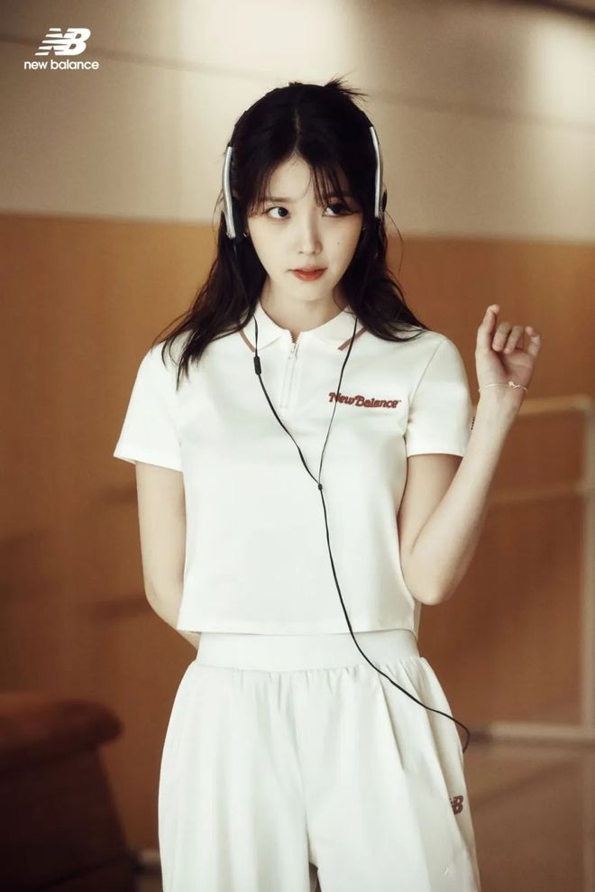 灵和IU的绽放满足了少女的全部幻想j9九游会登录本周时髦大事｜陈都(图30)
